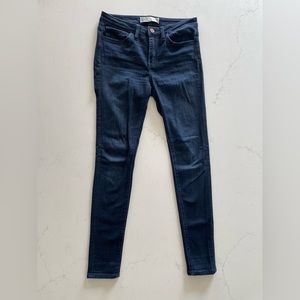 Dark wash skinny jean BKE 28